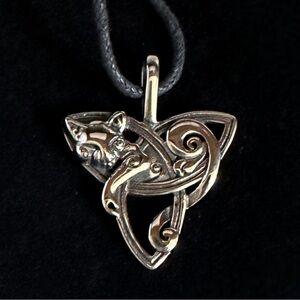 🌺 Boutique Celtic Cat Silver Tone Long Adjustable Pendant Necklace NIB